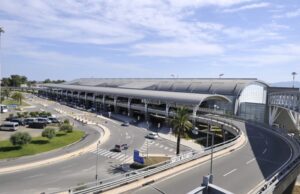 Volo in ritardo da Cagliari, papà e figlio ricevono 500 euro