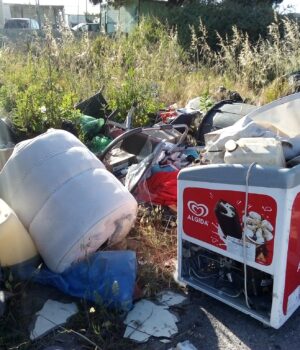 San Paolo, discarica a cielo aperto all’ingresso di Cagliari
