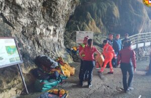 Ha un malore dentro una grotta: speleologo salvato dai soccorsi