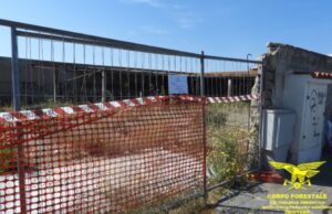 Amianto e rifiuti a Oristano, sequestrata una struttura fatiscente