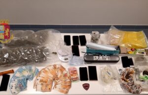 Girava con droga e 10mila euro in tasca: arrestato a Carbonia