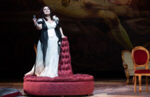 Applausi a scena aperta al Lirico per La Traviata diretta da Beatrice Venezi