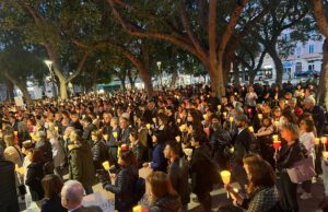 Fiaccolata silenziosa a Cagliari: “No alla violenza sui sanitari”