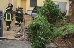 Maltempo, a Nuoro cade muro di sostegno e si allaga un cortile