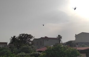 Esercitazioni a Decimomannu: elicotteri volano sopra i tetti delle case