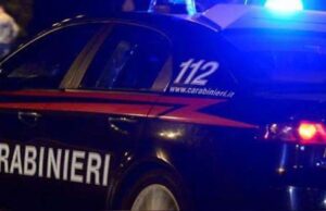 Perde il controllo dell’auto e si schianta su un muro, 23enne in ospedale
