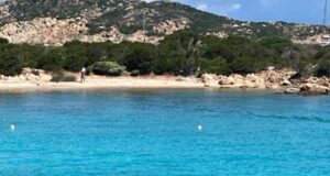 Budelli, turisti trovati sulla spiaggia rosa: multa salata