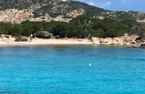Budelli, turisti trovati sulla spiaggia rosa: multa salata