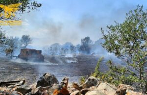 Vasto incendio a San Teodoro: 15 abitazioni evacuate