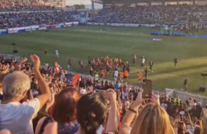 Pienone alla Domus per la festa del Cagliari: emozioni e invasione di campo