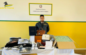 Oltre 31mila capi “contraffatti” scovati dalla Finanza a Porto Torres