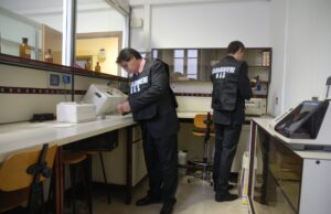 Si finge medico neurologo: denunciato cinquantenne di Cagliari