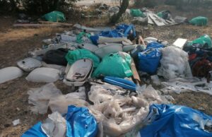 Selargius, discarica di plafoniere pubbliche a cielo aperto