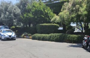 Cagliari, perde il controllo della moto in una rotonda: è grave al Brotzu