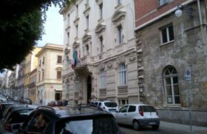 Tornano tavolini in piazza San Domenico: Tar sospende stop del Comune