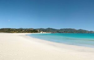 Meloni, Vannacci e Boccia: anche i politici in vacanza in Sardegna