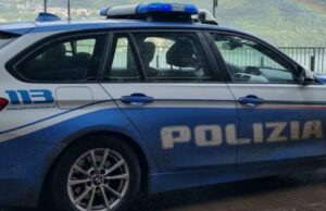 Tenta di frenare per l’autovelox, poi il botto: auto contro veicolo della Polstrada