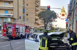 Cagliari, scontro tra auto e furgone in viale Diaz: conducente in codice rosso
