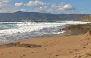 Tragedia a Porto Alabe: bambina risucchiata dalle onde muore annegata