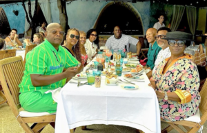 Vacanze da vip, Samuel L. Jackson e Magic Johnson tornano in Sardegna