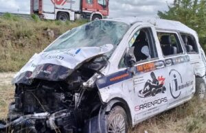 Ottana, auto si scontra con un furgone: conducente ferito