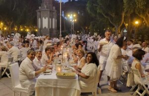 Cagliari, la “Cena in bianco” ha accolto quasi mille persone festanti