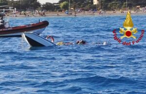 Cagliari, barca rischia di affondare: intervento dei vigili del fuoco