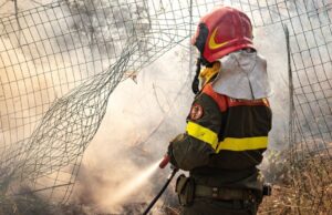 La Baronia continua a bruciare: rogo a Galtellì, in azione l’elicottero