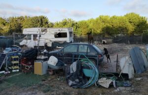 Degrado a Marina Piccola, la denuncia: “Patrimonio ambientale devastato”