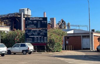 Operai Eurallumina in protesta, sul silo a 40 metri per sbloccare la vertenza