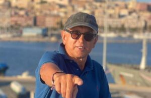 Chef Barbieri è a Cagliari: scatti e sorrisi tra i vicoli di Castello e relax al mare