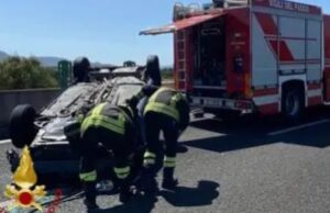 Olbia, urto tra due auto con ribaltamento: conducente in ospedale
