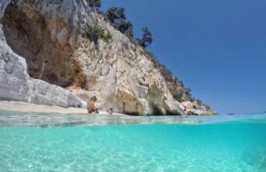 Baunei: albero si stacca dal costone e precipita, ragazza muore travolta