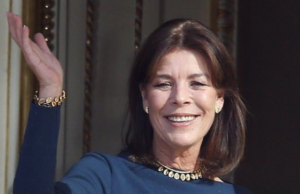 Carolina di Monaco in vacanza sul suo storico yacht nel mare della Sardegna