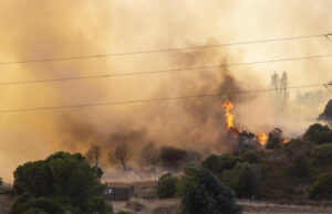 Sardegna devastata dai roghi: trovati gli inneschi, è caccia agli incendiari