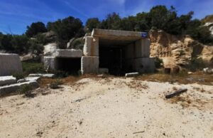 Ex cava di granito come discarica abusiva a cielo aperto