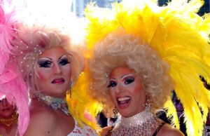 Drag queen alla festa di Santa Barbara, insorge il Popolo della famiglia