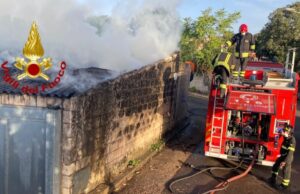 Pagliaio in fiamme a Seneghe: ingenti danni alla struttura