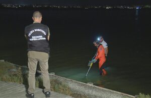 Omicidio al Poetto: due fratelli interrogati a lungo, si cerca il coltello