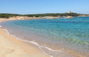 Vignola, rischia di annegare mentre fa il bagno: salvata una bimba di sei anni