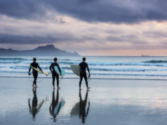 Surf e windsurf, i luoghi migliori per cavalcare le onde in Sardegna