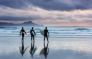 Surf e windsurf, i luoghi migliori per cavalcare le onde in Sardegna