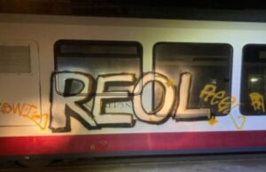 Imbrattano i nuovi treni Sassari-Alghero, denunciati due giovani