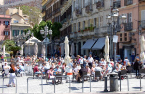 Ristoratori e baristi: “I turisti stanno arrivando, ma spendono poco”