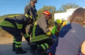 Ittiri, scontro violento tra furgone e scooter: giovane in gravi condizioni