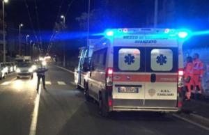 Cagliari, aggredisce passanti e operatori del 118: fermato 46enne
