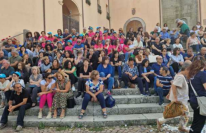 Radioterapia, protesta a Fonni: centinaia di persone in piazza