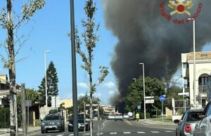 Mattinata di paura a Selargius, incendio lambisce alcune case