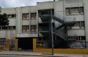 Non c’è pace per i bimbi: la scuola Italo Stagno nel degrado, secondo le maestre