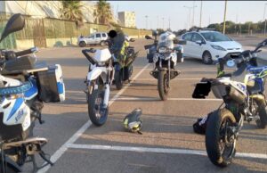 Impennavano e correvano attorno allo stadio: fermati due minorenni a Cagliari